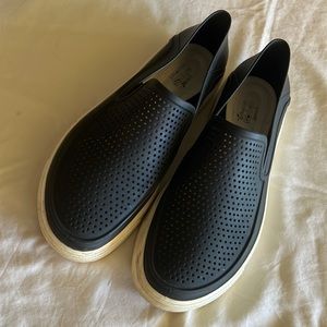 🌺Crocs slip on shoes